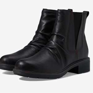 Clarks Hearth Rose Black Leather Women's Boot Size 8M New Without Box